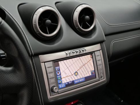 Used 2011 Ferrari California RWD image 17