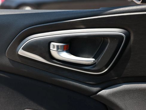 Used 2015 Chrysler 200 Limited w/ Convenience Group FWD image 39
