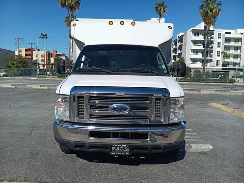 Used 2013 Ford E-450 and Econoline 450 Super Duty w/ Interior Upgrade Pkg image 2