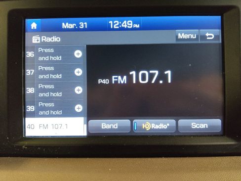 Used 2019 Hyundai Santa Fe SEL image 25