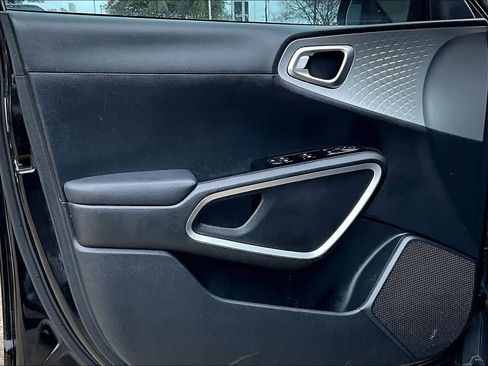 Used 2023 Kia Soul LX image 21