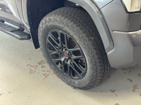 Used 2022 Toyota Tundra SR5 AWD/4WD image 4