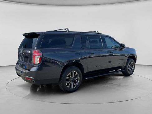 Certified 2022 Chevrolet Suburban Z71 w/ Luxury Package AWD/4WD image 6