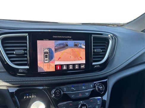 New 2026 Chrysler Pacifica Select image 23