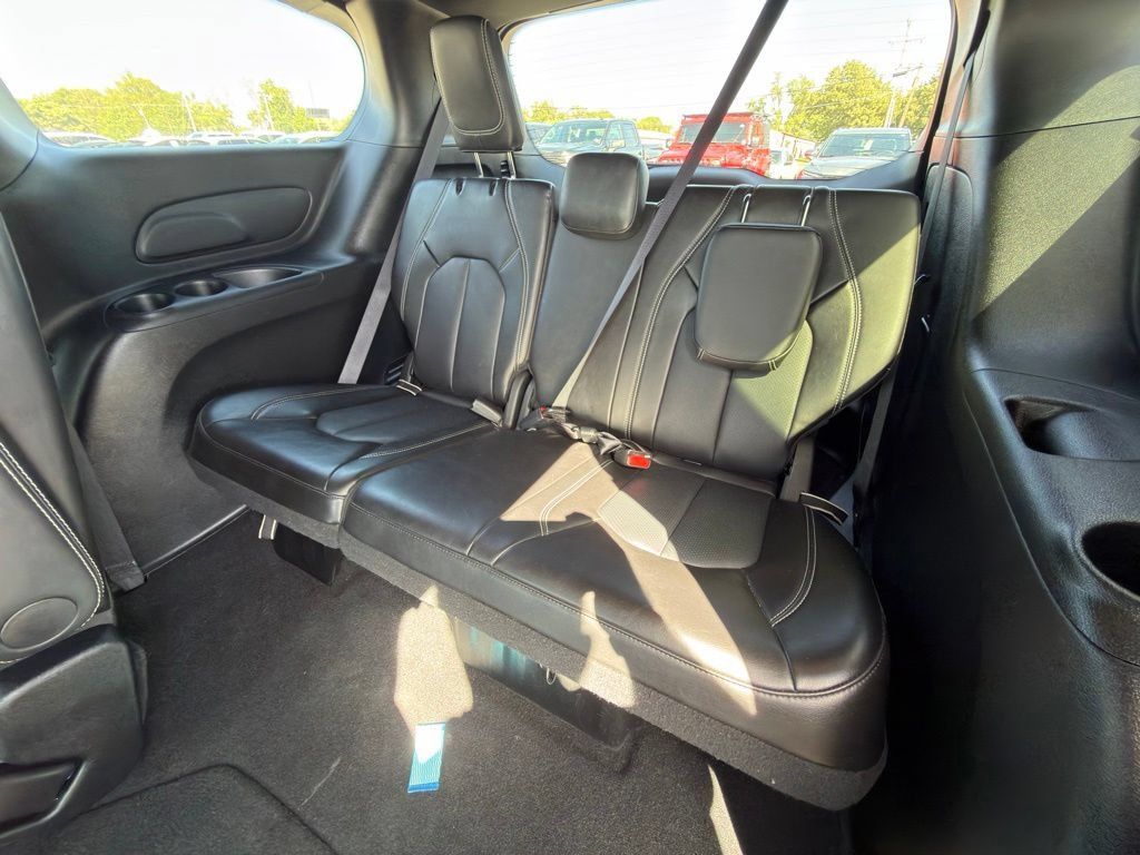 Used 2025 Chrysler Pacifica Select FWD image 17