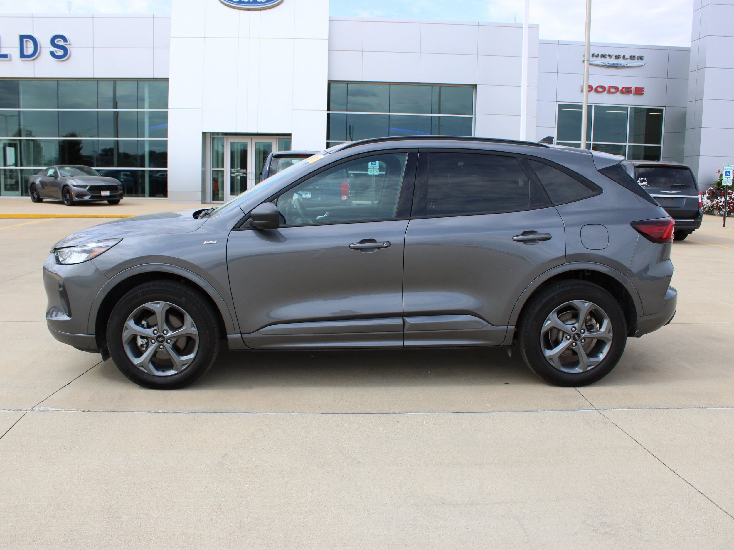Used 2024 Ford Escape ST-Line w/ Tech Pack #1 AWD/4WD image 3