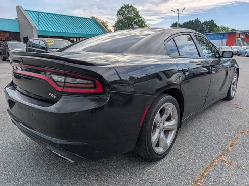 Used 2018 Dodge Charger R/T RWD image 4