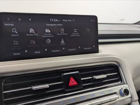 Used 2024 Genesis G70 2.5T image 24