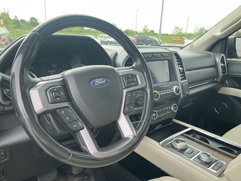 Used 2019 Ford Expedition Platinum AWD/4WD image 6