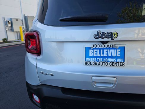 Used 2019 Jeep Renegade Limited w/ UConnect 8.4 Nav Group AWD/4WD image 16