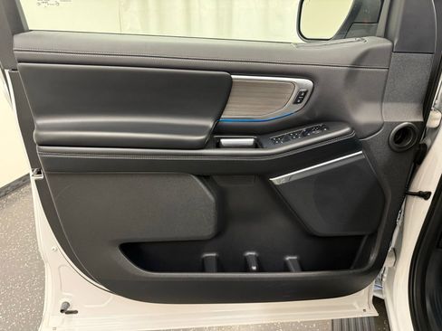 Used 2025 Ford Expedition Max Platinum AWD/4WD image 9