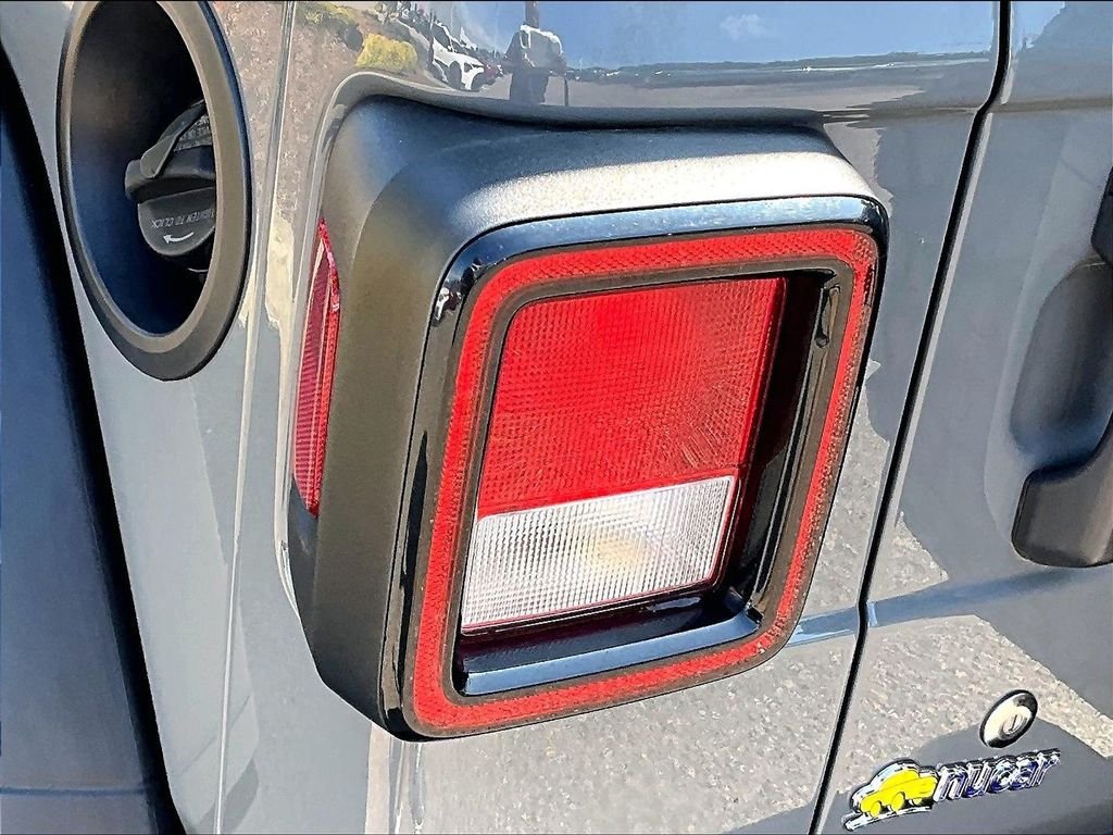 Used 2022 Jeep Wrangler Unlimited Sport AWD/4WD image 32