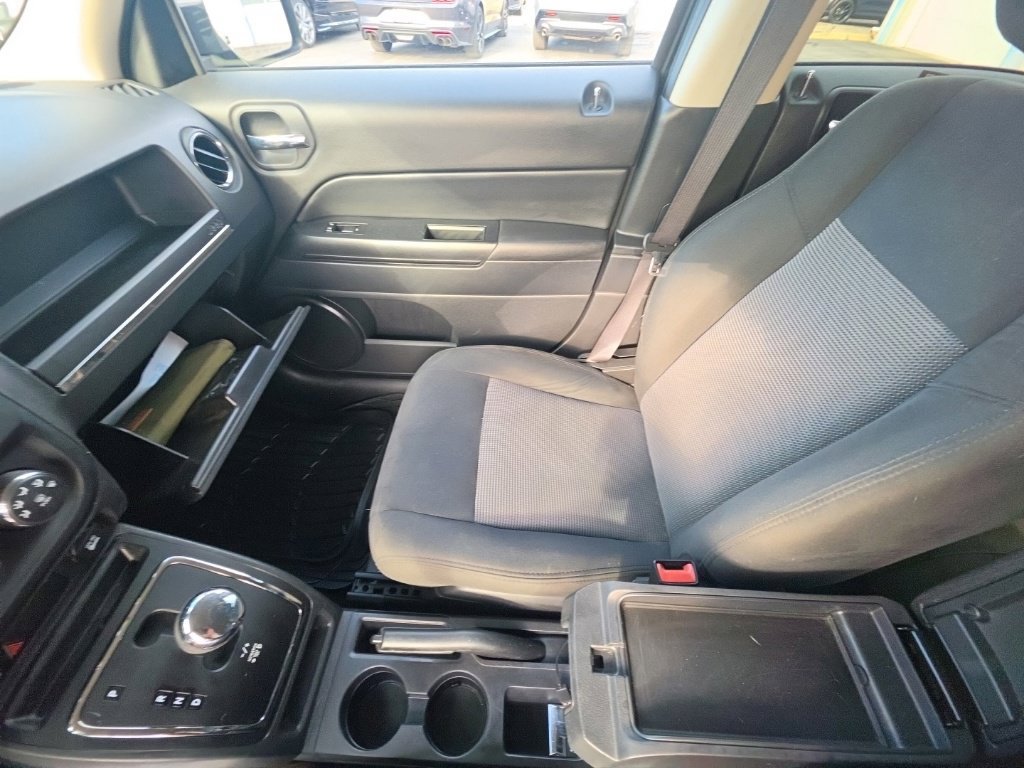 Used 2016 Jeep Patriot Sport w/ Power Value Group AWD/4WD image 23