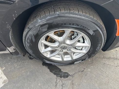 Used 2024 Chrysler Pacifica Touring-L image 21