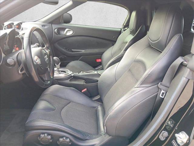 Used 2017 Nissan 370Z Touring RWD image 16