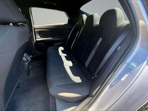 Used 2025 Hyundai Elantra Sport FWD image 21