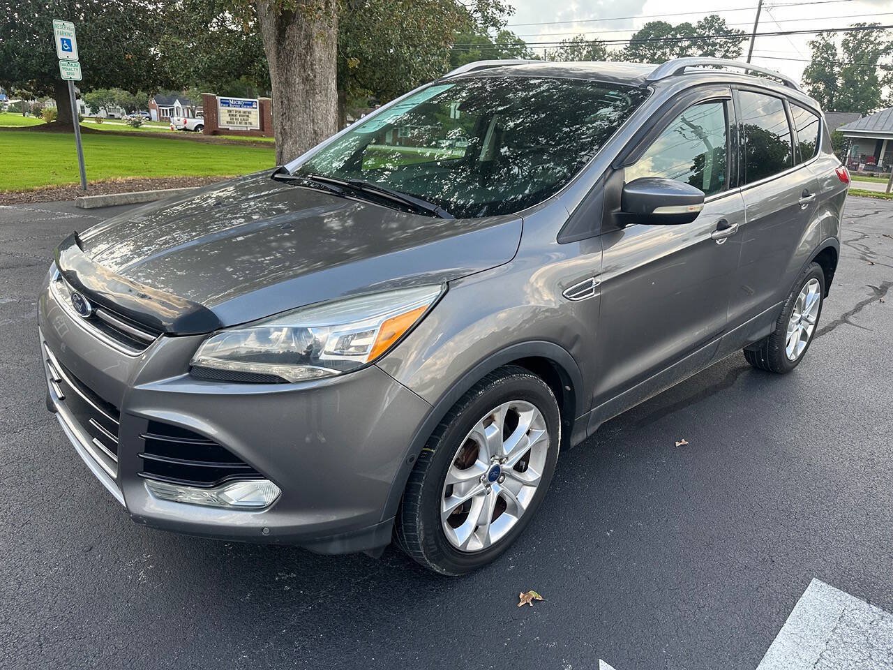 Used 2014 Ford Escape Titanium w/ Equipment Group 401A AWD/4WD image 3