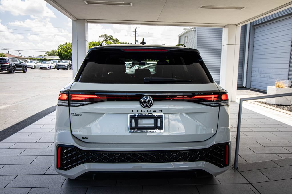 New 2026 Volkswagen Tiguan SE R-Line FWD image 17