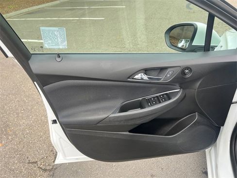 Used 2018 Chevrolet Cruze LT image 17