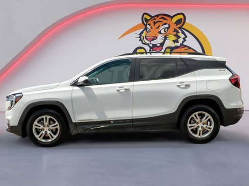 Used 2024 GMC Terrain SLE w/ Driver Convenience Package FWD image 9