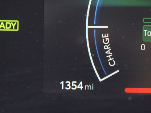 Used 2025 Toyota Camry LE w/ Convenience Package image 4