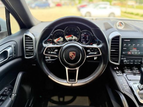 Used 2018 Porsche Cayenne Platinum Edition AWD/4WD image 17