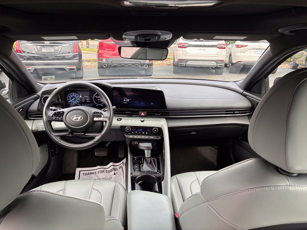 Used 2025 Hyundai Elantra Limited w/ Cargo Package FWD image 14