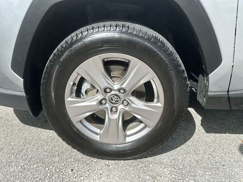 Used 2022 Toyota RAV4 XLE FWD image 10