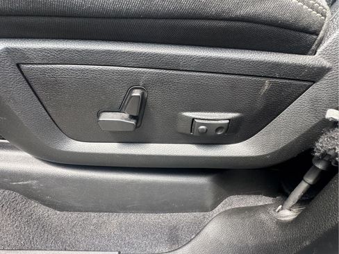 Used 2026 RAM 2500 Big Horn AWD/4WD image 11