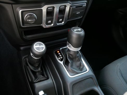 Used 2022 Jeep Wrangler Sport AWD/4WD image 24