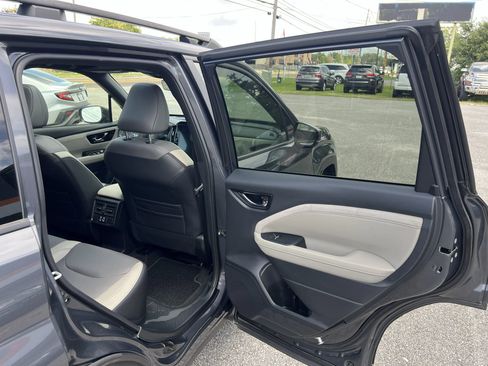 Used 2025 Subaru Forester Limited AWD/4WD image 17