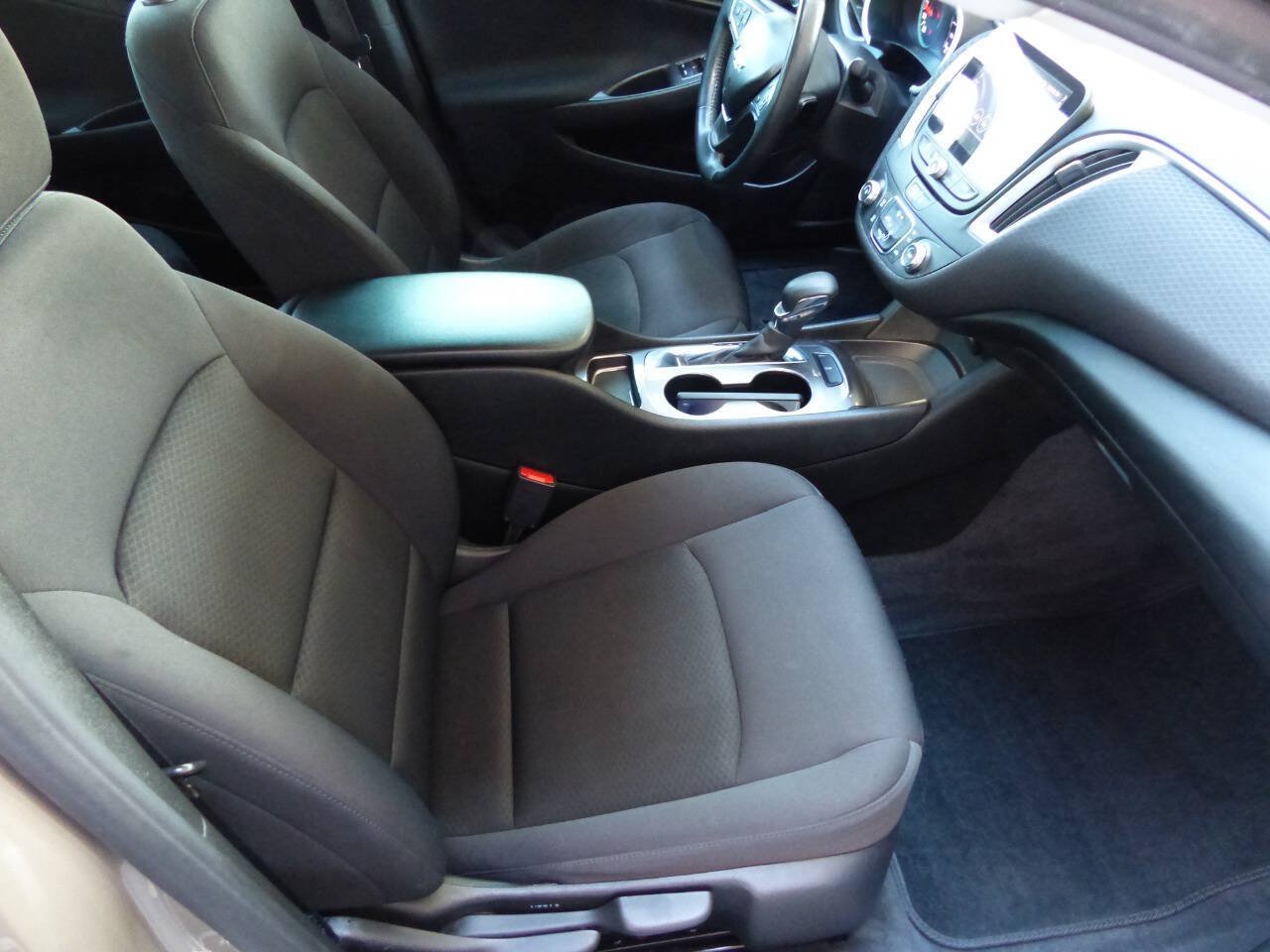 Used 2022 Chevrolet Malibu LS FWD image 27