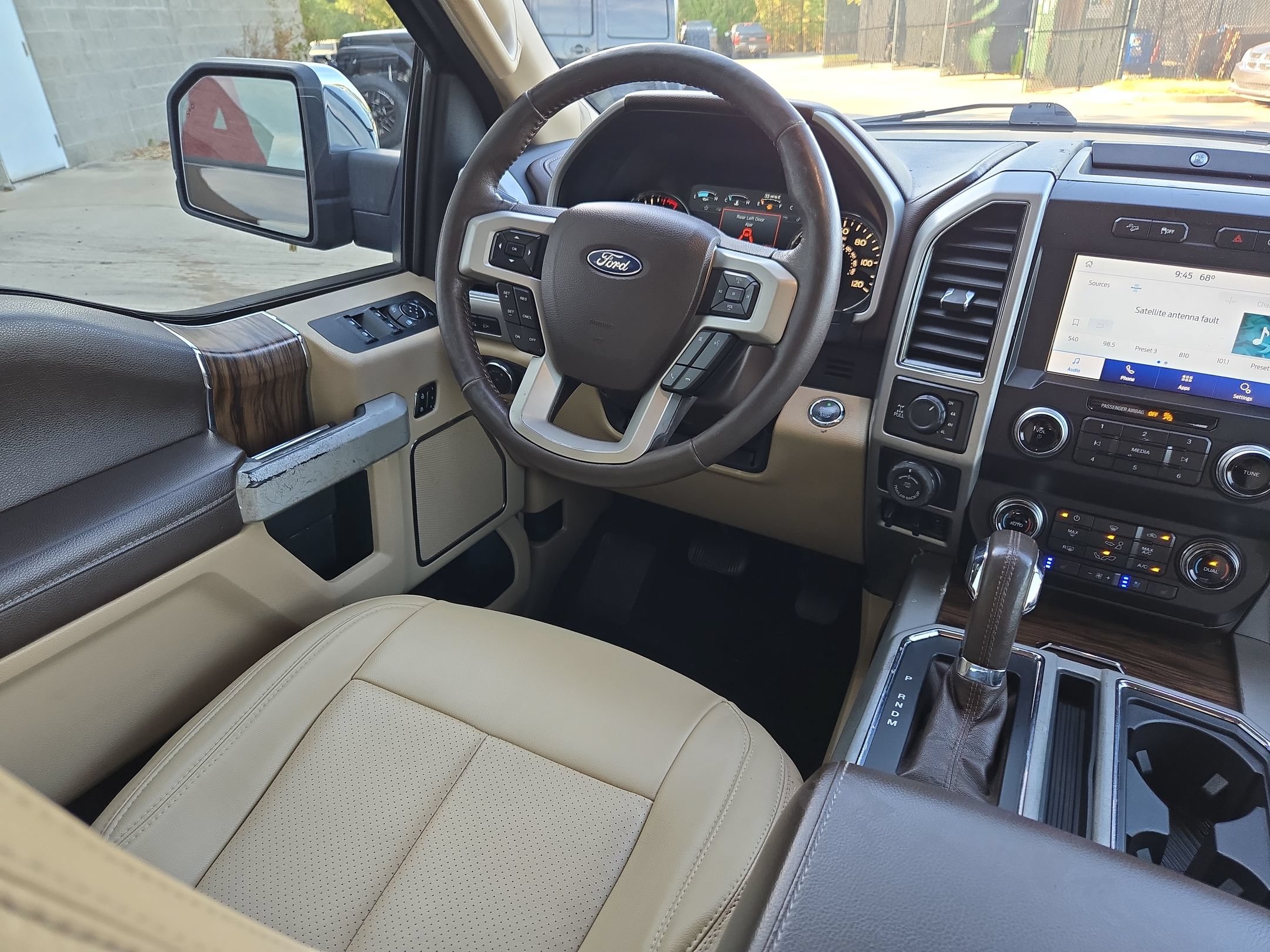 Used 2019 Ford F150 Lariat w/ Equipment Group 502A Luxury AWD/4WD image 9