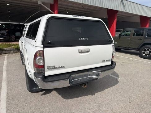 Used 2012 Toyota Tacoma Base V6 w/ SR5 Pkg image 8