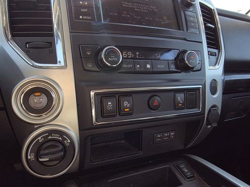 Used 2019 Nissan Titan SV w/ SV Convenience Package image 19