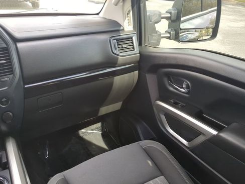 Used 2024 Nissan Titan SV w/ SV Convenience Package image 17