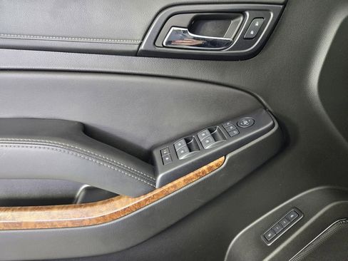 Used 2019 Chevrolet Suburban Premier image 23