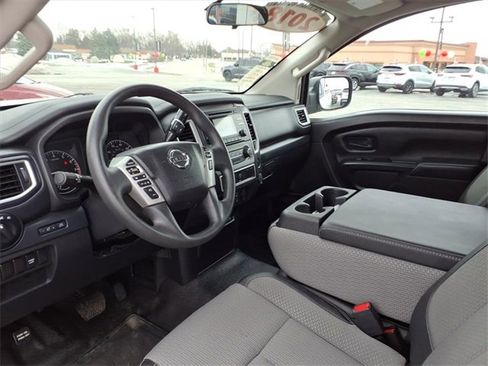 Used 2018 Nissan Titan S image 12