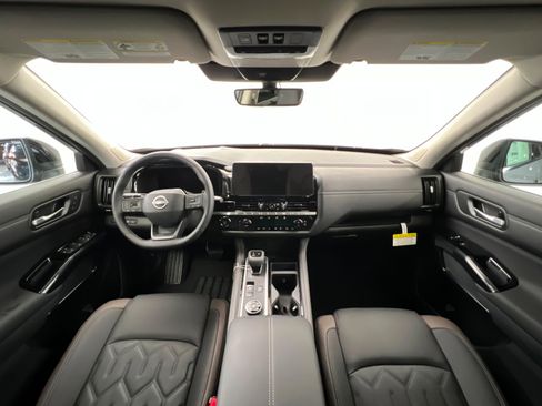 New 2026 Nissan Pathfinder Platinum image 9