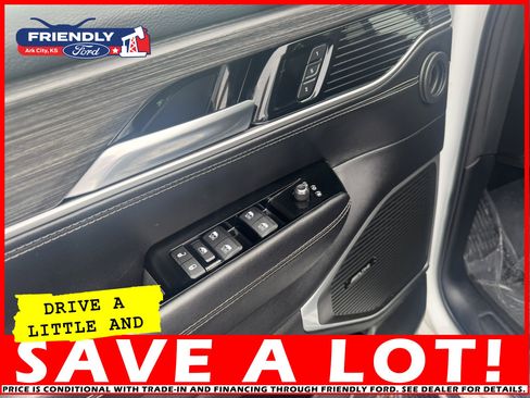 Used 2023 Jeep Wagoneer Series II image 13