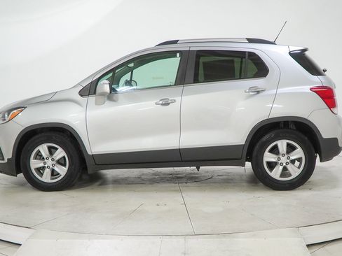 Used 2018 Chevrolet Trax LT w/ LT Convenience Package image 5