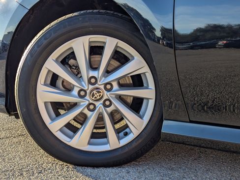 Used 2022 Toyota Camry LE image 25