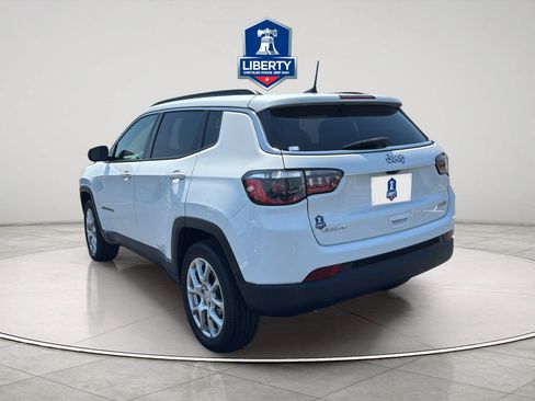 Used 2023 Jeep Compass Latitude AWD/4WD image 8