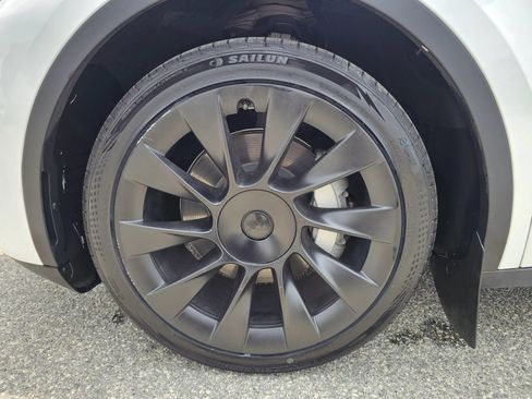 Used 2023 Tesla Model Y Long Range AWD/4WD image 32