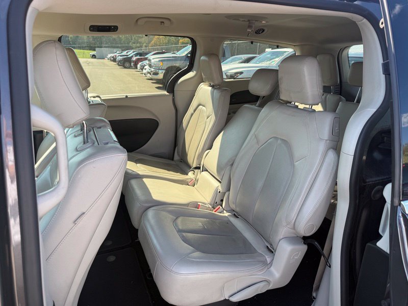 Used 2018 Chrysler Pacifica Touring-L Plus FWD image 5