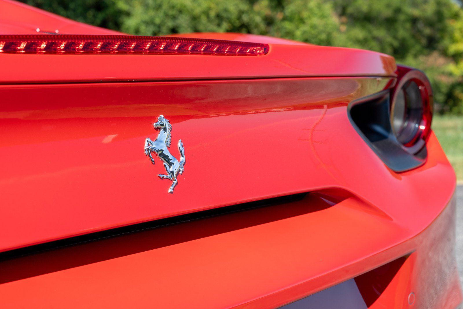 Used 2018 Ferrari 488 Spider RWD image 18