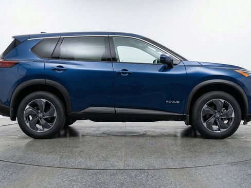 Used 2025 Nissan Rogue SV image 11