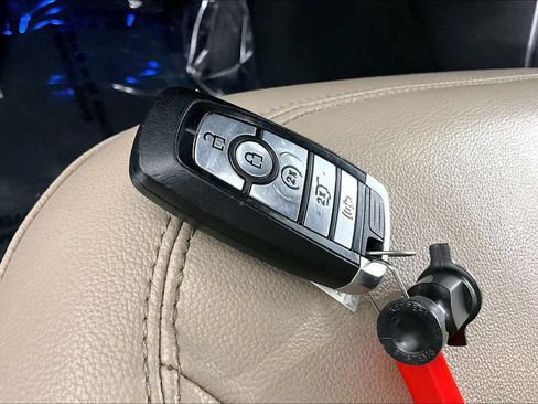 Used 2023 Ford Explorer Limited AWD/4WD image 10