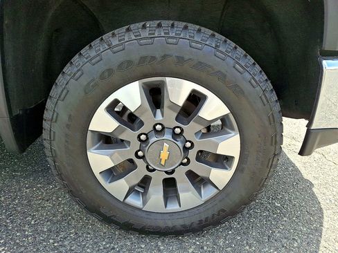 Used 2022 Chevrolet Silverado 2500 LT w/ Convenience Package AWD/4WD image 8