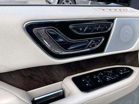 Used 2018 Lincoln Navigator L Reserve w/ Technology Package AWD/4WD image 31